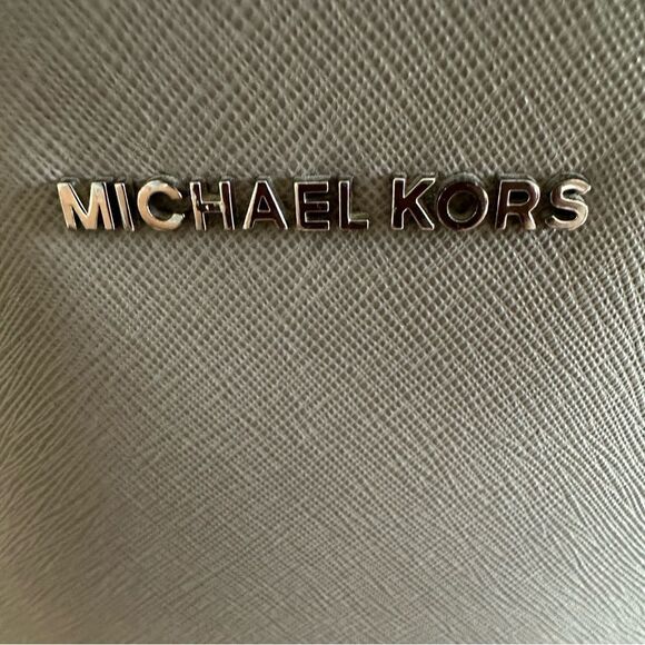 Michael Kors taupe, Jet Set leather tote. - Picture 2 of 9